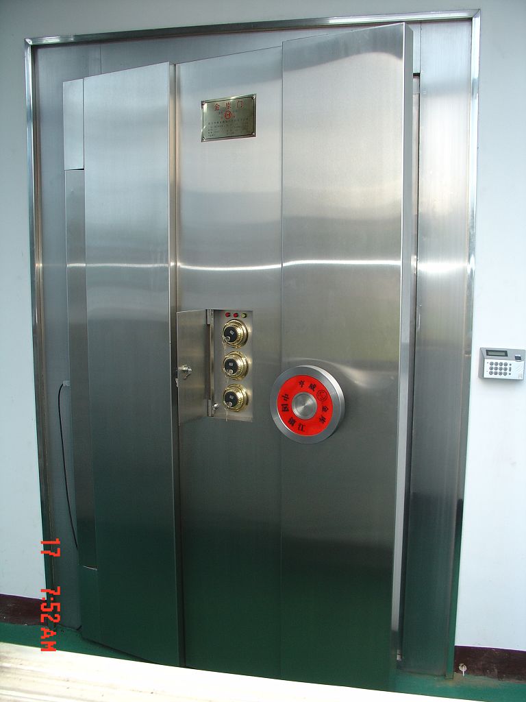 B�������T